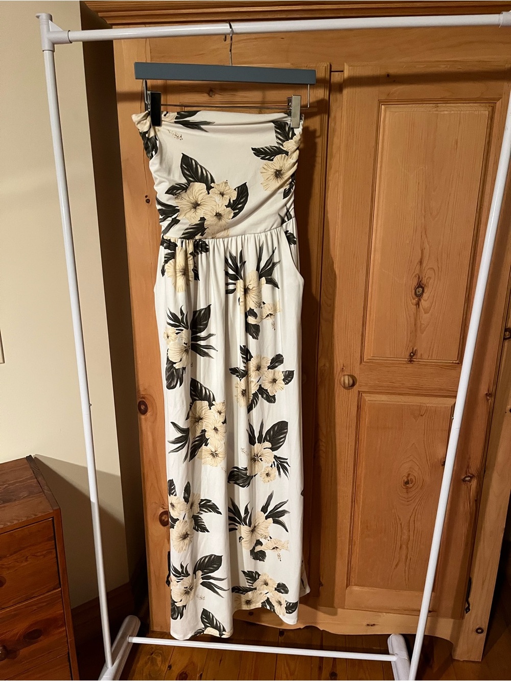 Strapless Floral Maxi Dress Women’s medium with pockets